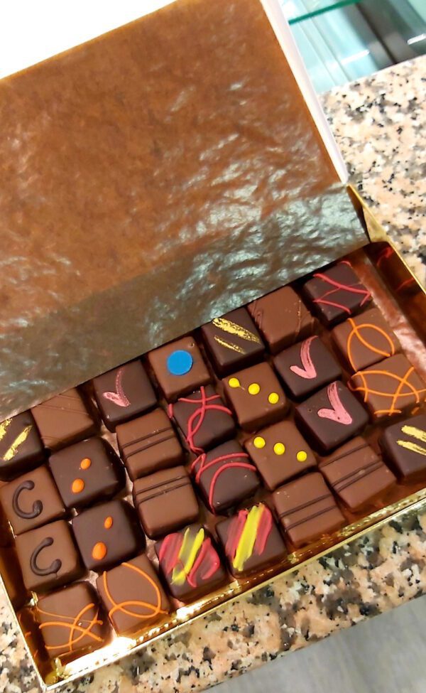 Bombones de trufa artesanos, caja de 580g. - Imagen 2